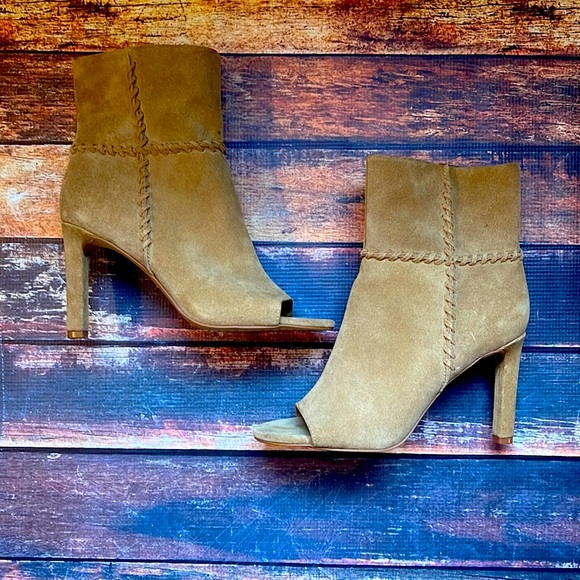 Vince Camuto booties - Picture 1 of 13